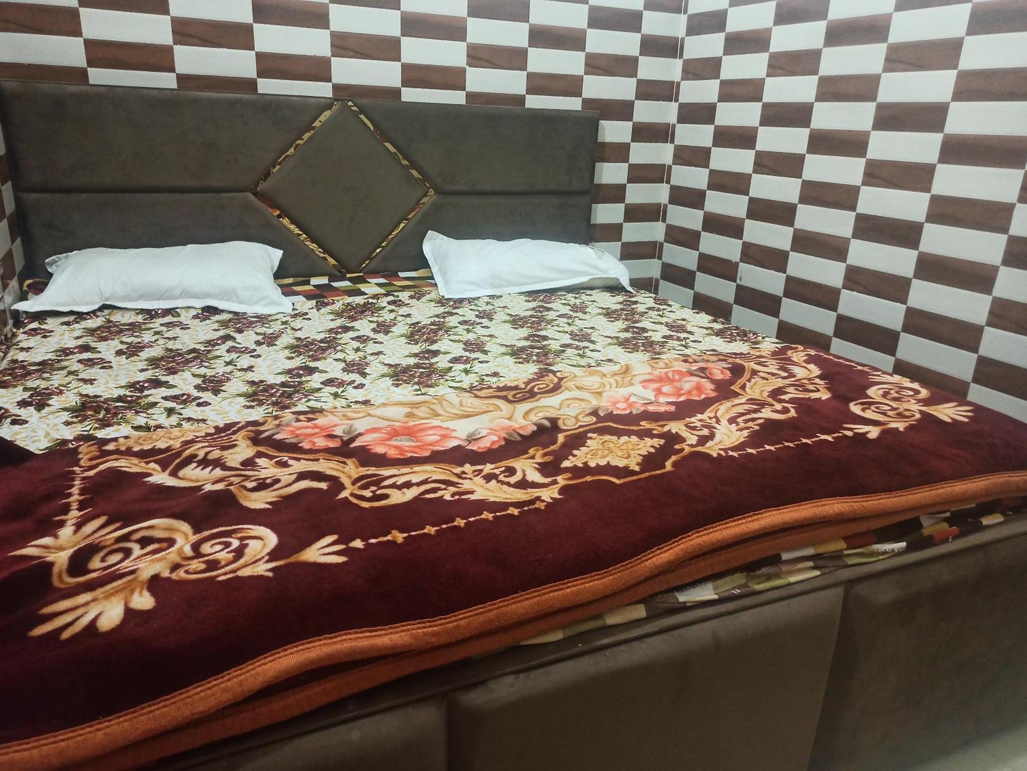 Mero Vrindavan Dham Hotel Exterior photo
