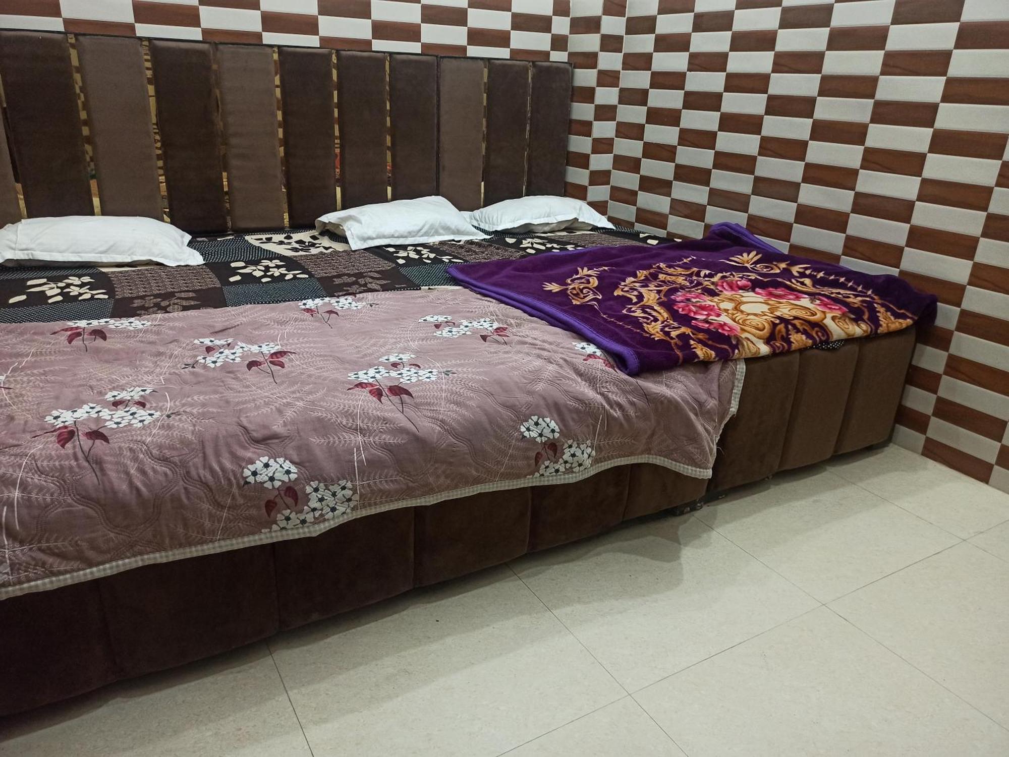 Mero Vrindavan Dham Hotel Exterior photo